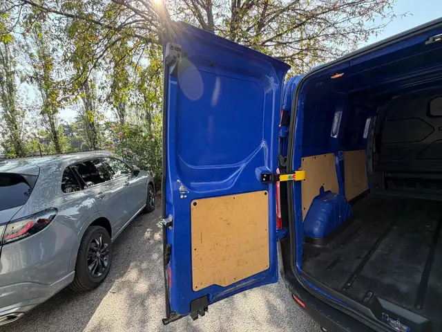 Ford Transit Custom view 14