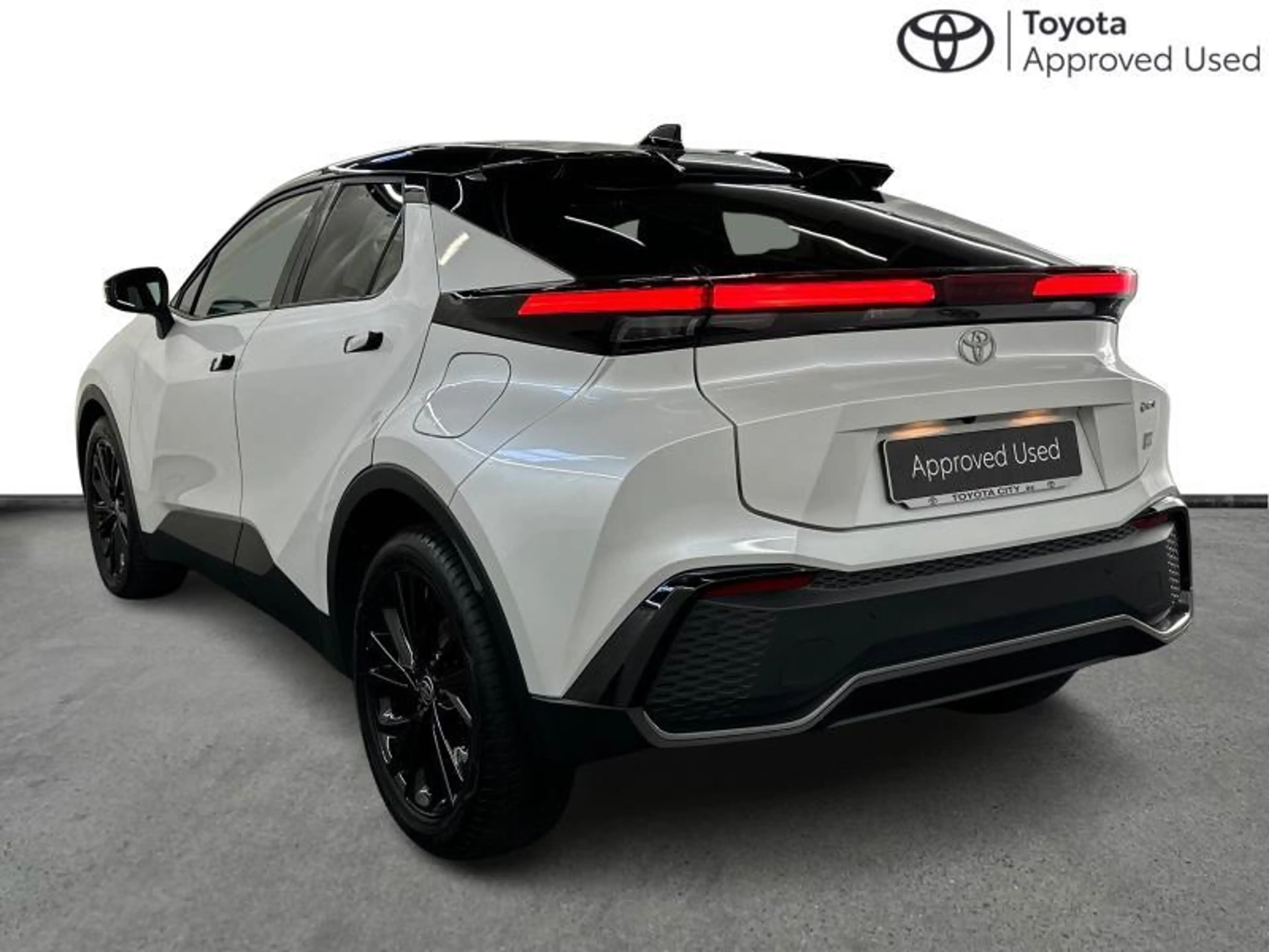 Toyota C-HR 197hp HEV GR Sport BiTone | carplay | camera — photo 2