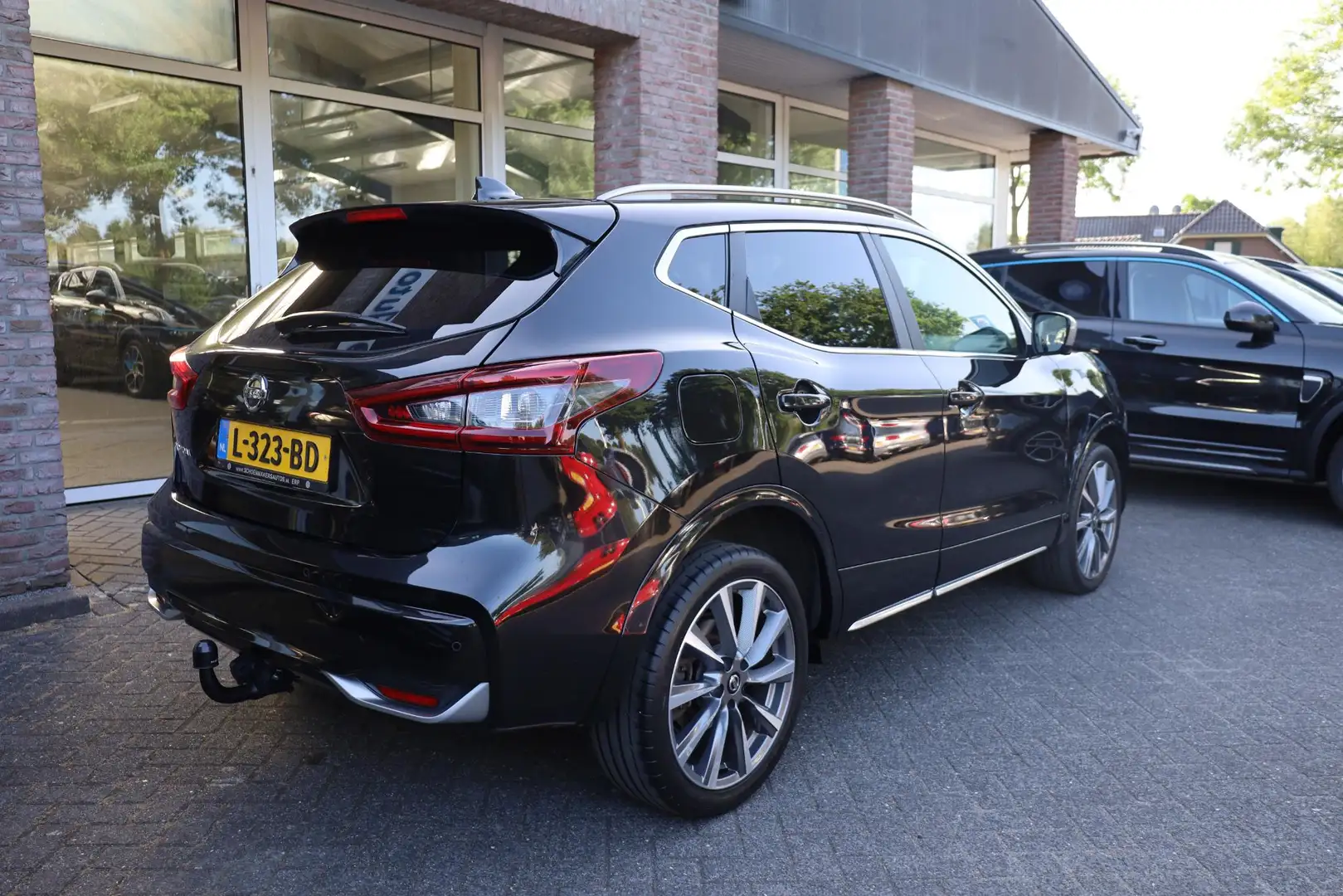 Nissan Qashqai 1.3 DIG-T Tekna + LEER 360-CAMERA CARPLAY TREKH-AF Zwart - 2