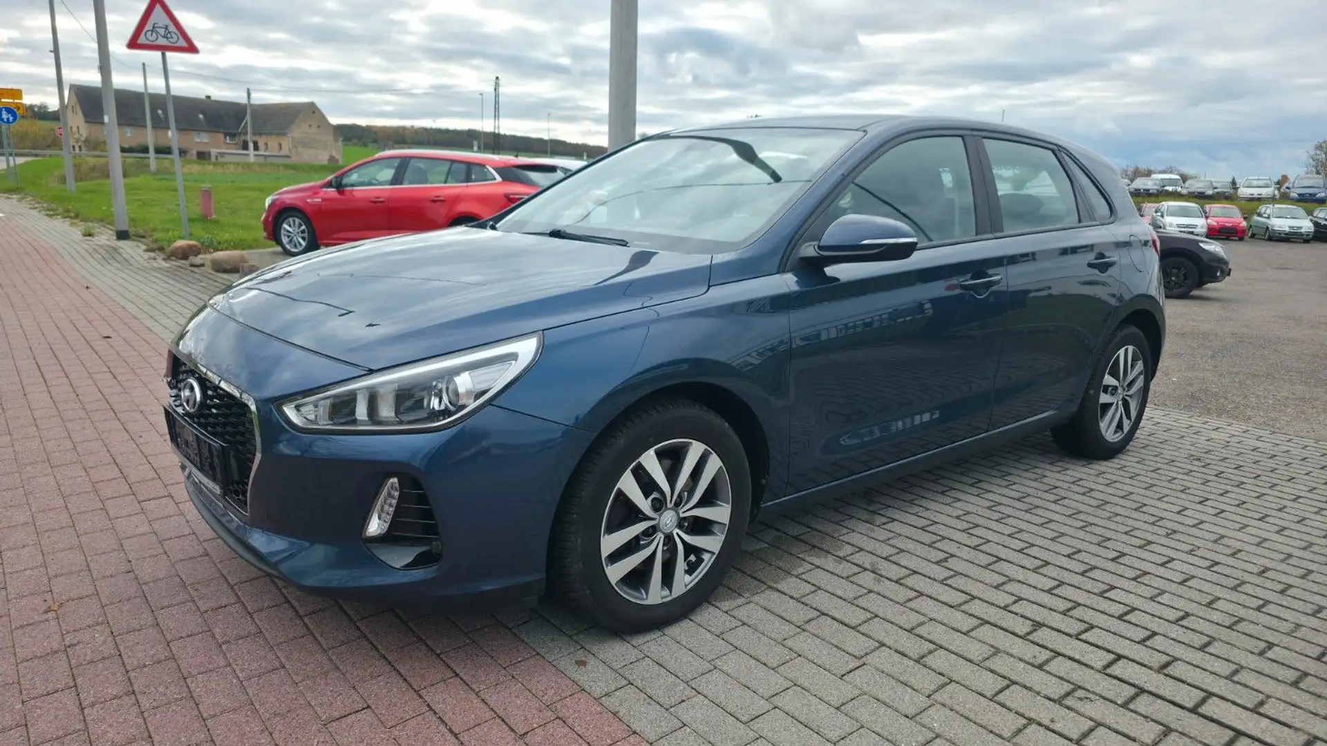 Hyundai i30 Trend 1.6 CRDI *Automatik* Blau - 1