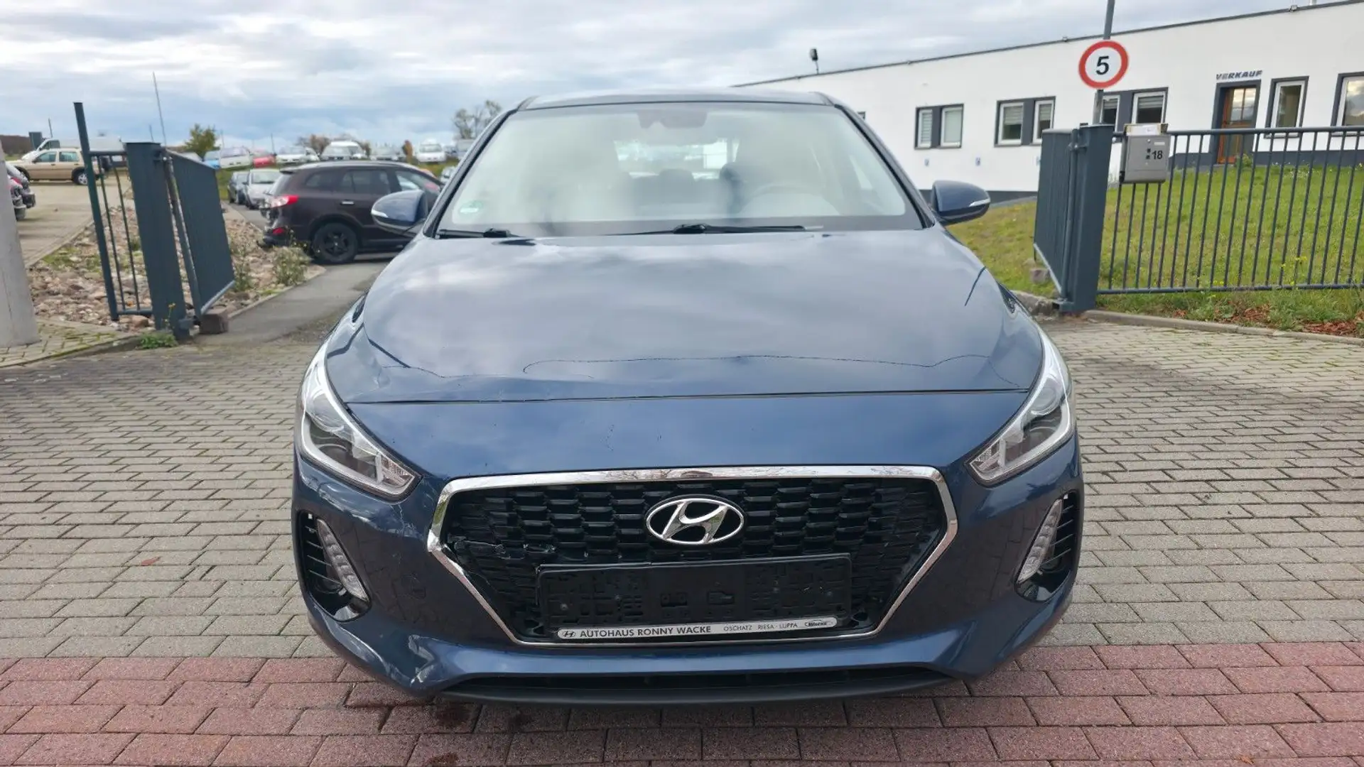 Hyundai i30 Trend 1.6 CRDI *Automatik* Blau - 2