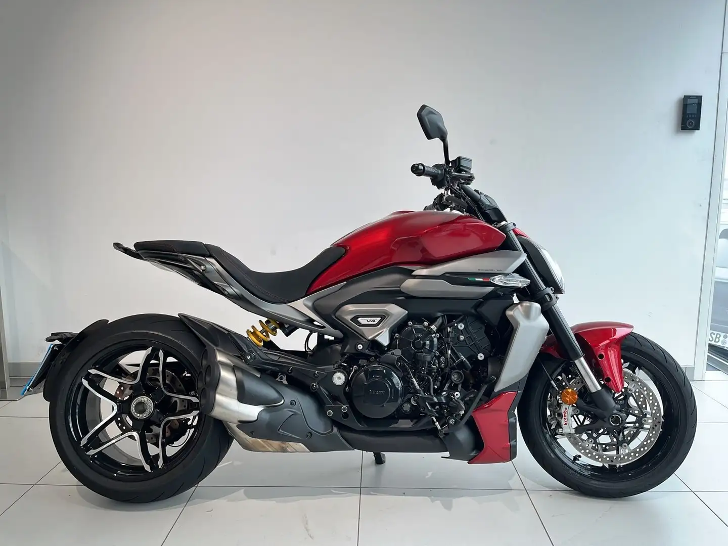 Ducati XDiavel V4 - Schaltautomat, LED, Burning Red, Te Piros - 2