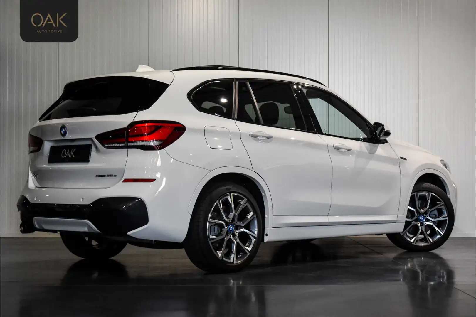 BMW X1 xDrive25e | M-Sport | Navigatie | Panorama | Leder Bianco - 2