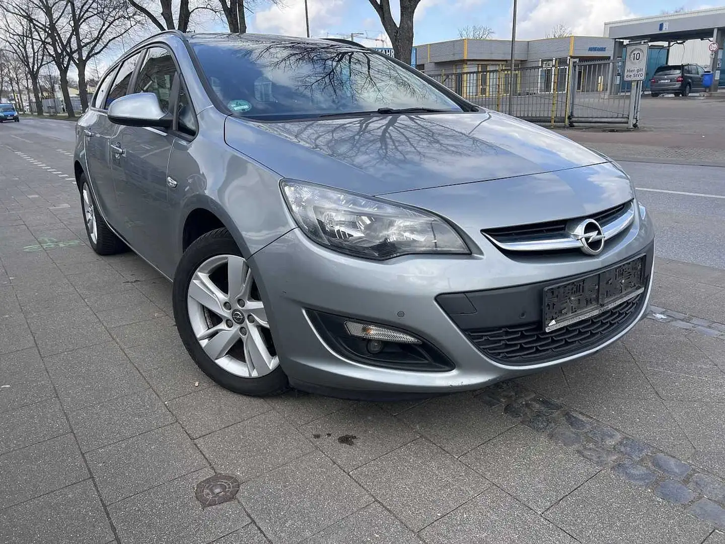 Opel Astra Sports Tourer Diesel 1.6 CDTI DPF ecoFLEX TourerSt Zilver - 2
