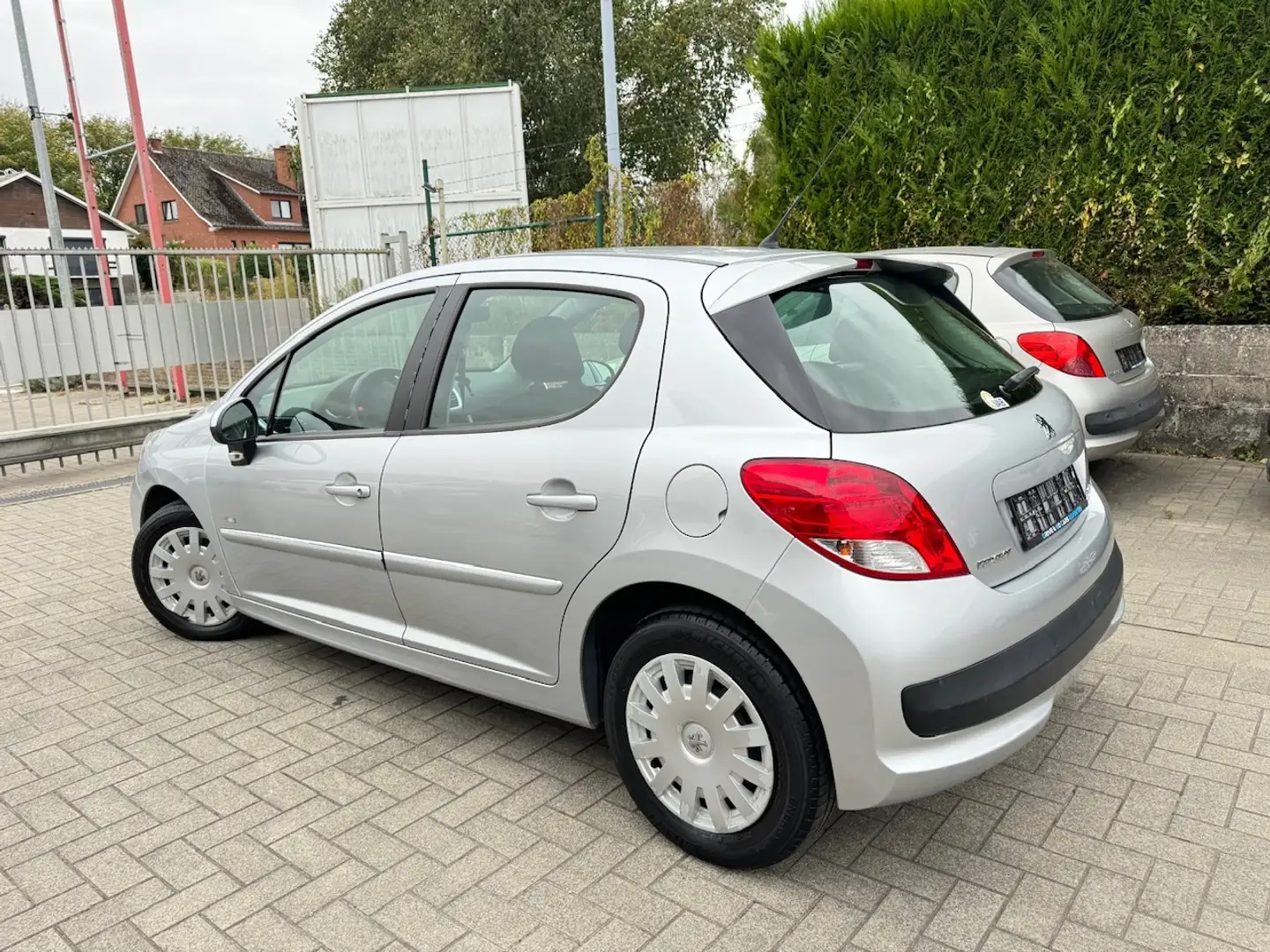 Peugeot 207 1.6 HDi 99g 1 Eigenaar ** 1 JAAR GARANTIE ** !! Argent - 2