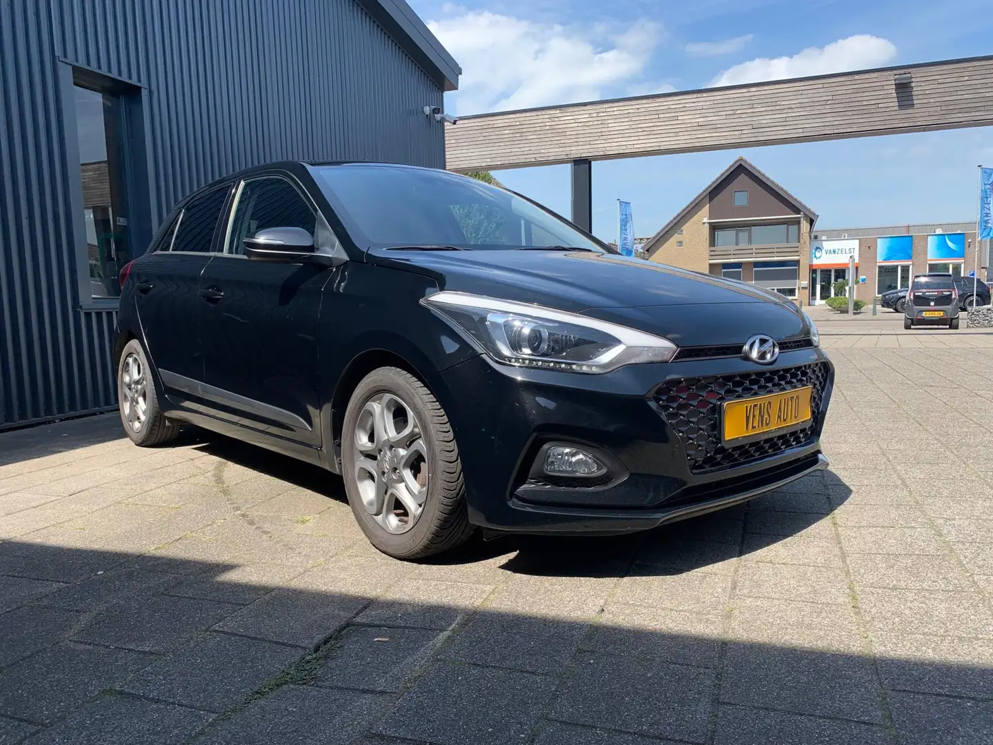 Hyundai i20 1.0 T-GDI Premium, NAVI, CRUISE, CAMERA Zwart - 2
