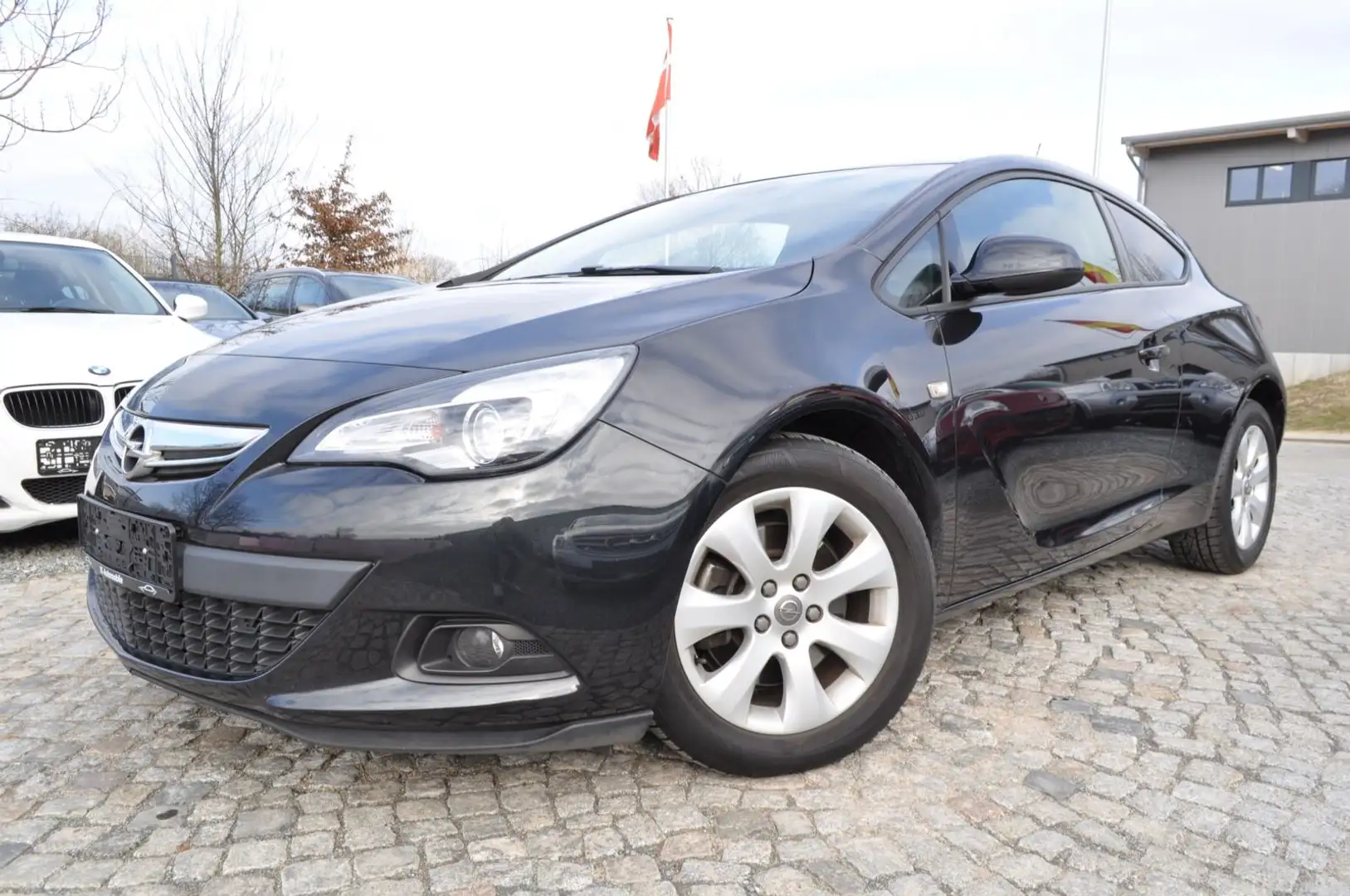 Opel Astra J GTC Active /S-HEFT/TEMPOMAT/PDC/SHZ Schwarz - 1