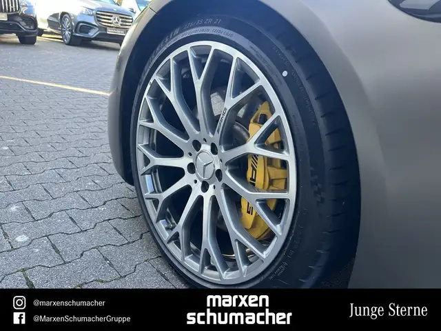 Mercedes-Benz SL view 7