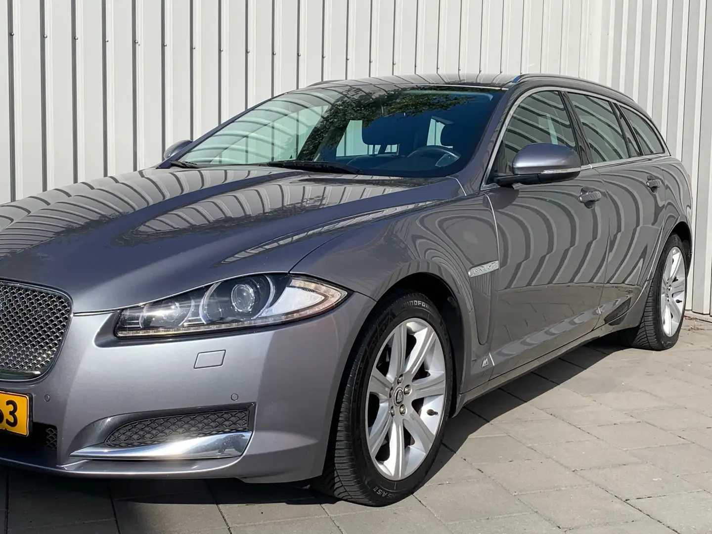 Jaguar XF Sportbrake 2.2D Business Edition|Automaat|Navigati Gris - 2