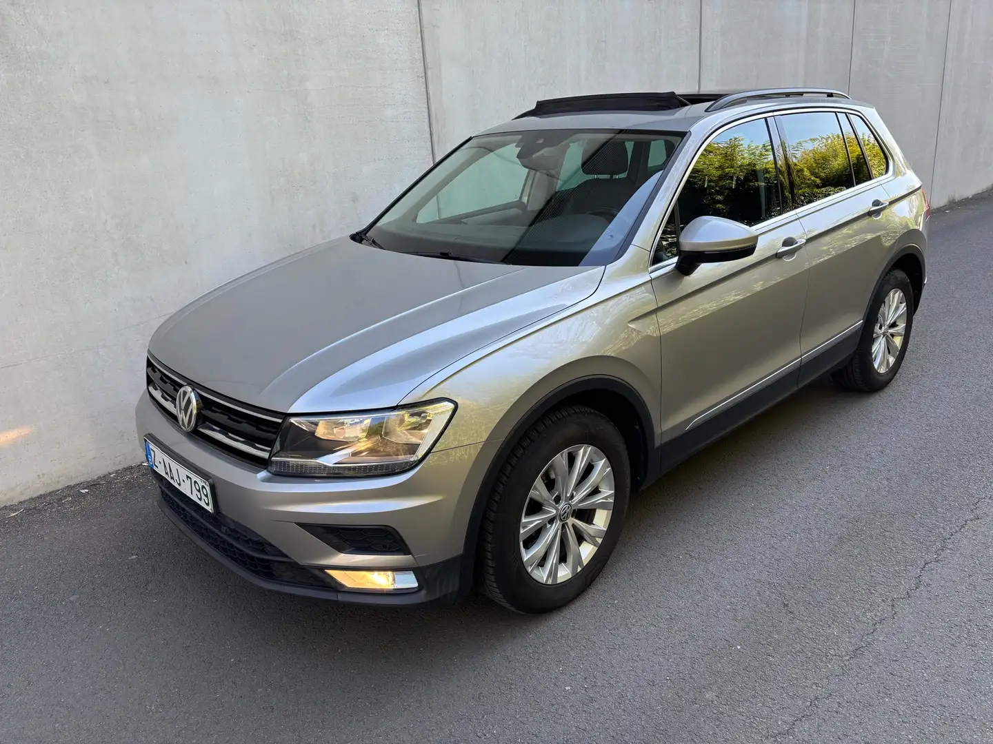 Volkswagen Tiguan 1.4 TSI Confort Boîte automatique full options Gris - 1