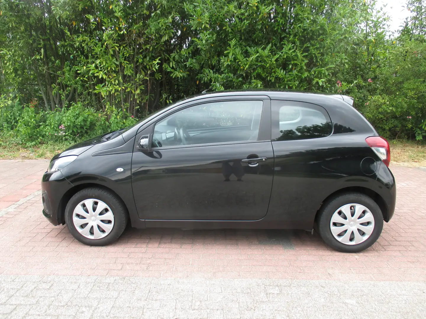Peugeot 108 1.0 e-VTi Active APK t/m 16-07-2026 Zwart - 2