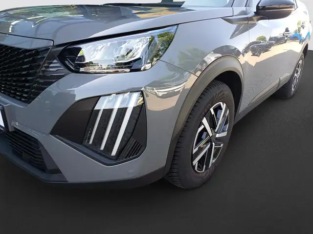 Peugeot 2008 view 9