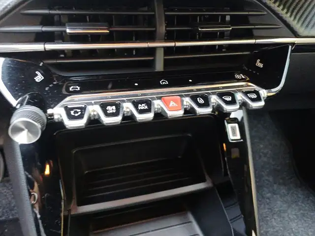 Peugeot 2008 view 5