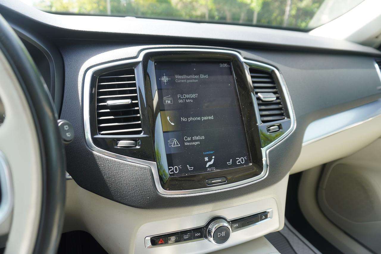 2019 Volvo XC90 1 OWNER / CLEAN CARFAX / ROOM FOR THE FAMILY! thumb 14