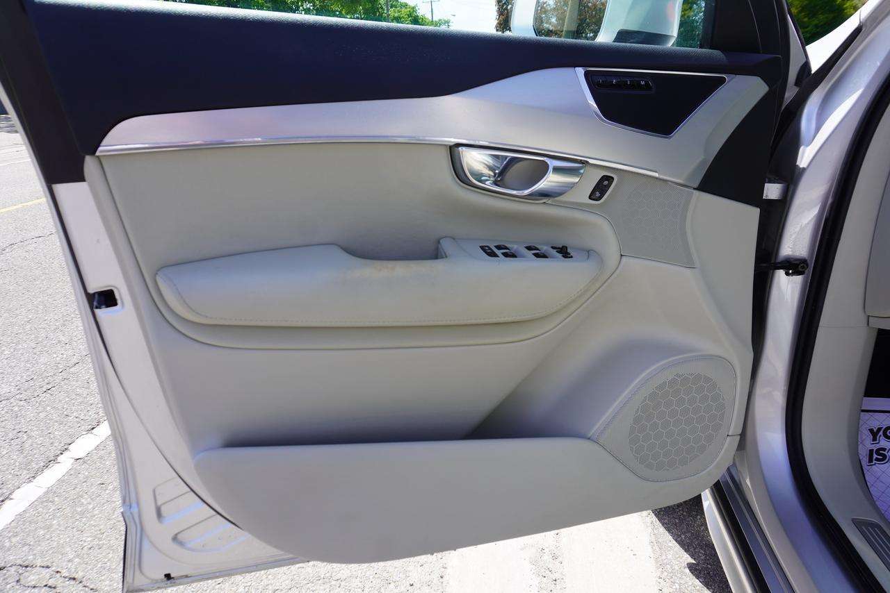 2019 Volvo XC90 1 OWNER / CLEAN CARFAX / ROOM FOR THE FAMILY! thumb 10