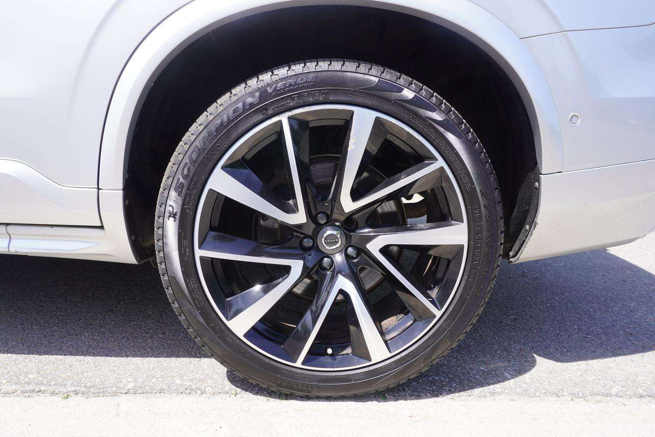 2019 Volvo XC90 1 OWNER / CLEAN CARFAX / ROOM FOR THE FAMILY! thumb 8