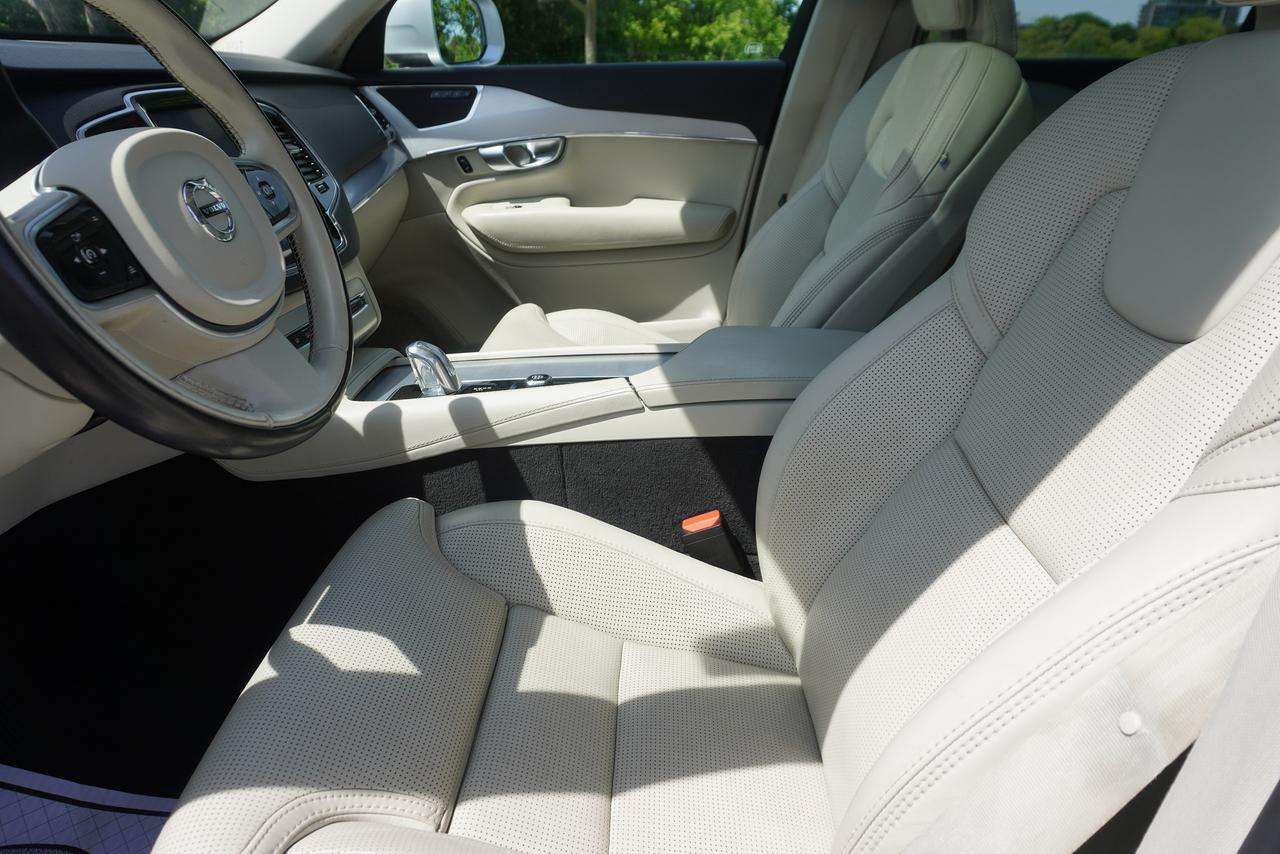 2019 Volvo XC90 1 OWNER / CLEAN CARFAX / ROOM FOR THE FAMILY! thumb 11