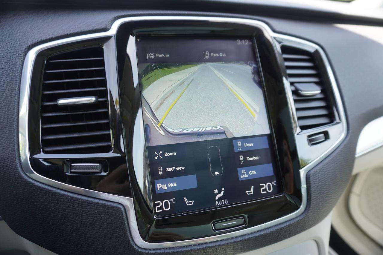 2019 Volvo XC90 1 OWNER / CLEAN CARFAX / ROOM FOR THE FAMILY! thumb 15