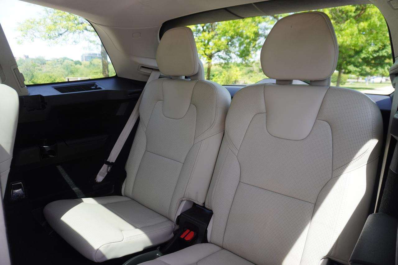 2019 Volvo XC90 1 OWNER / CLEAN CARFAX / ROOM FOR THE FAMILY! thumb 20