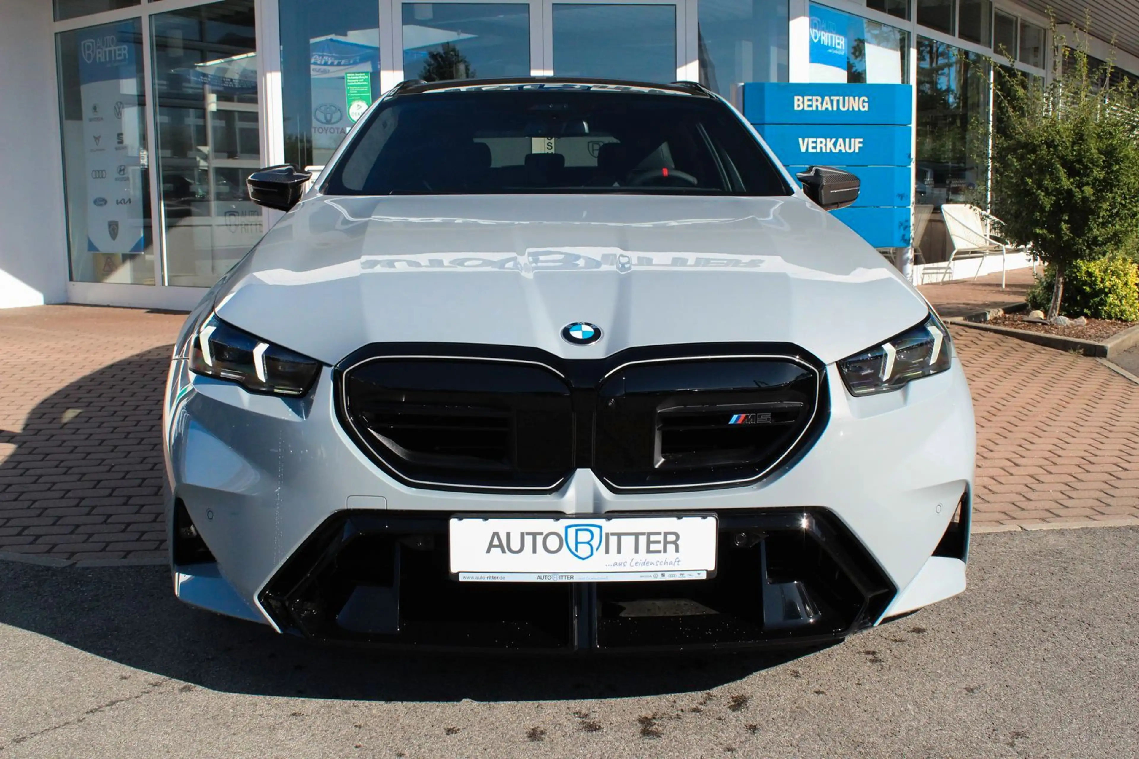 BMW M5 Touring ULTIMATE Paket Keramik+Pano+AHK+Ca... — photo 2