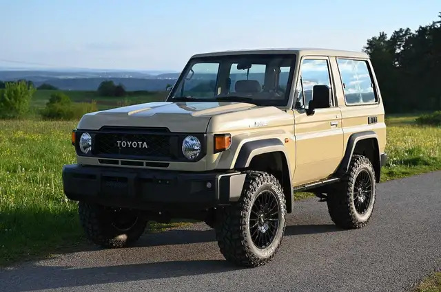 Toyota Land Cruiser GRJ 71 4.0 V6 5-Gang NESTLE OFFROAD