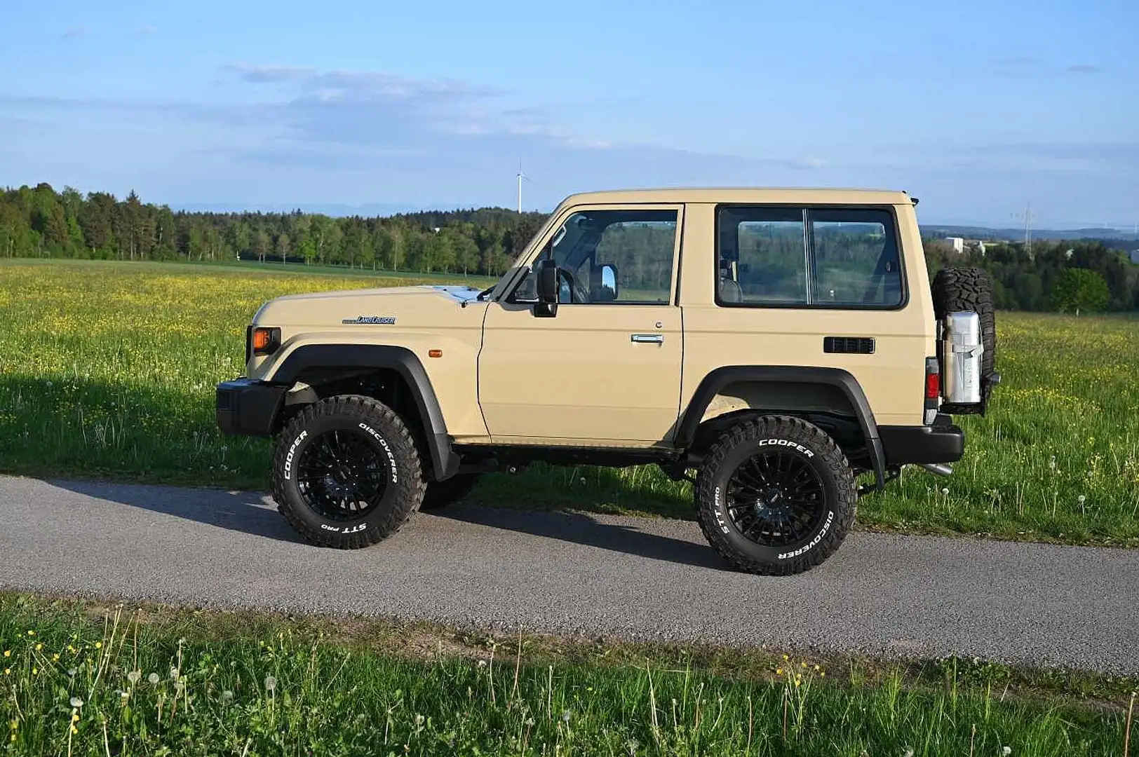 Toyota Land Cruiser GRJ 71 4.0 V6 5-Gang NESTLE OFFROAD Beige - 2