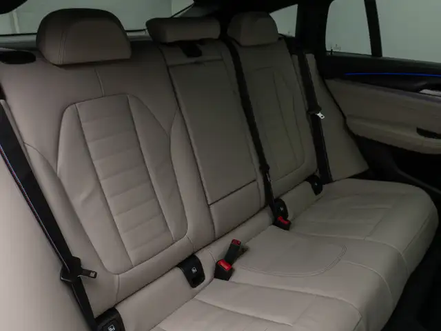 BMW X4 M view 28