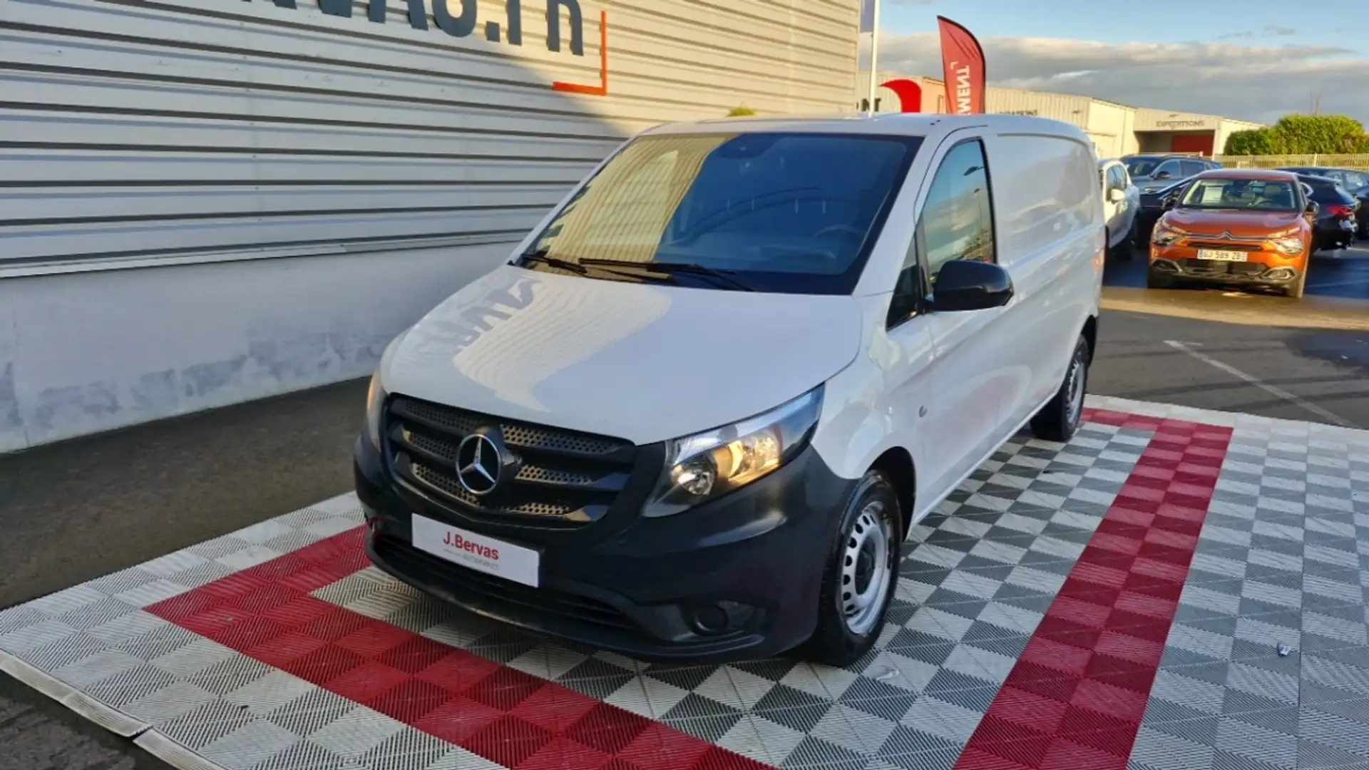 Mercedes-Benz Vito FOURGON 116 CDI COMPACT PRO BVA Blanc - 2