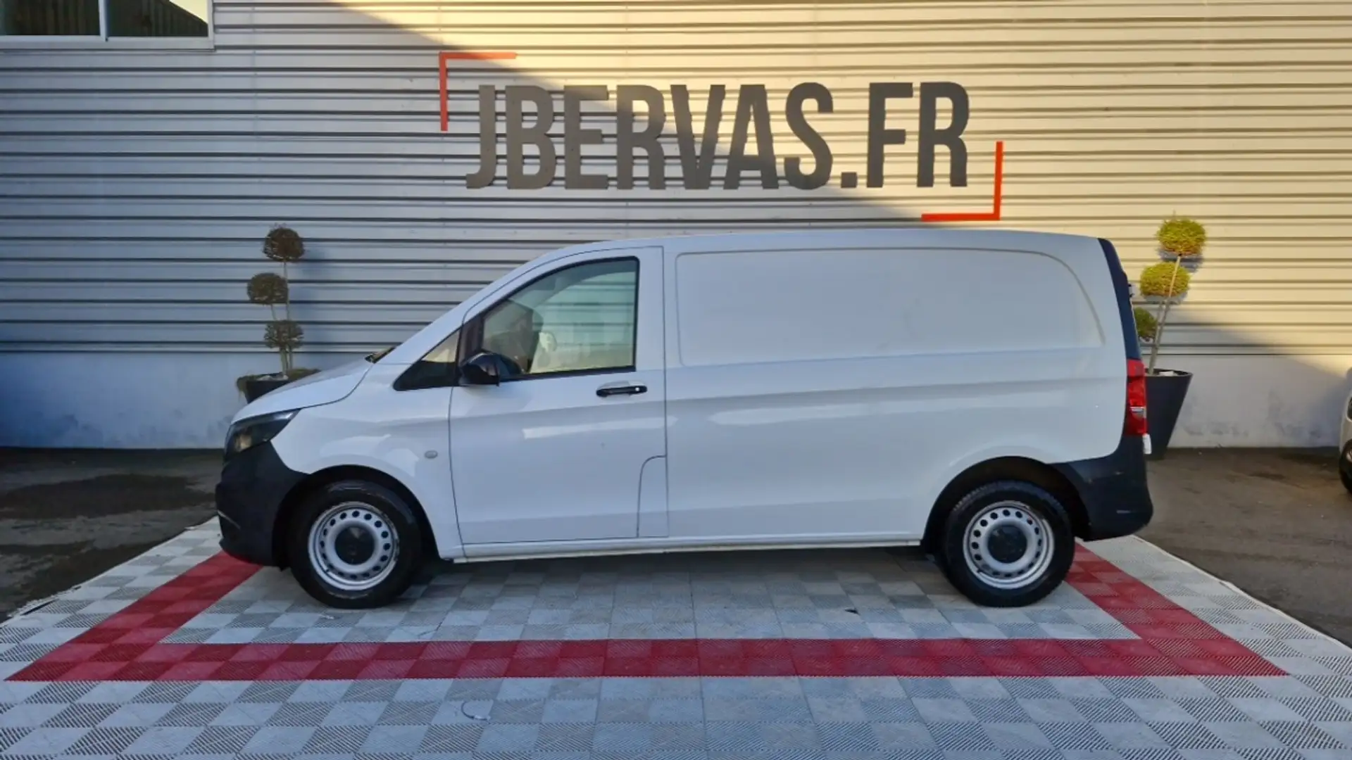 Mercedes-Benz Vito FOURGON 116 CDI COMPACT PRO BVA Blanc - 1