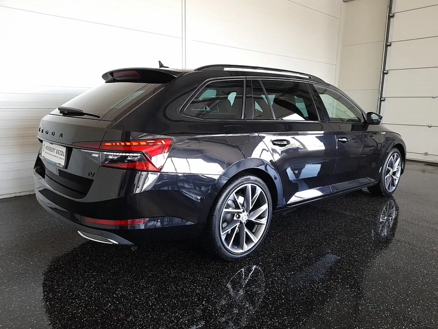 Skoda Superb Kombi SPORTLINE IV 156/218 DSG *SKY / STANDHEIZ... Zwart - 2