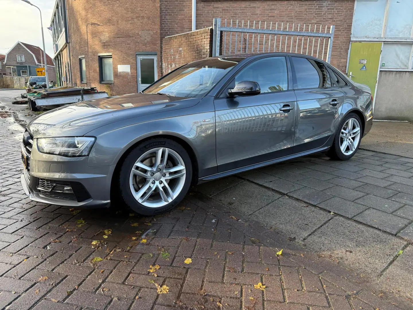 Audi A4 Limousine 1.8 TFSI S Edition S-Line Gris - 2