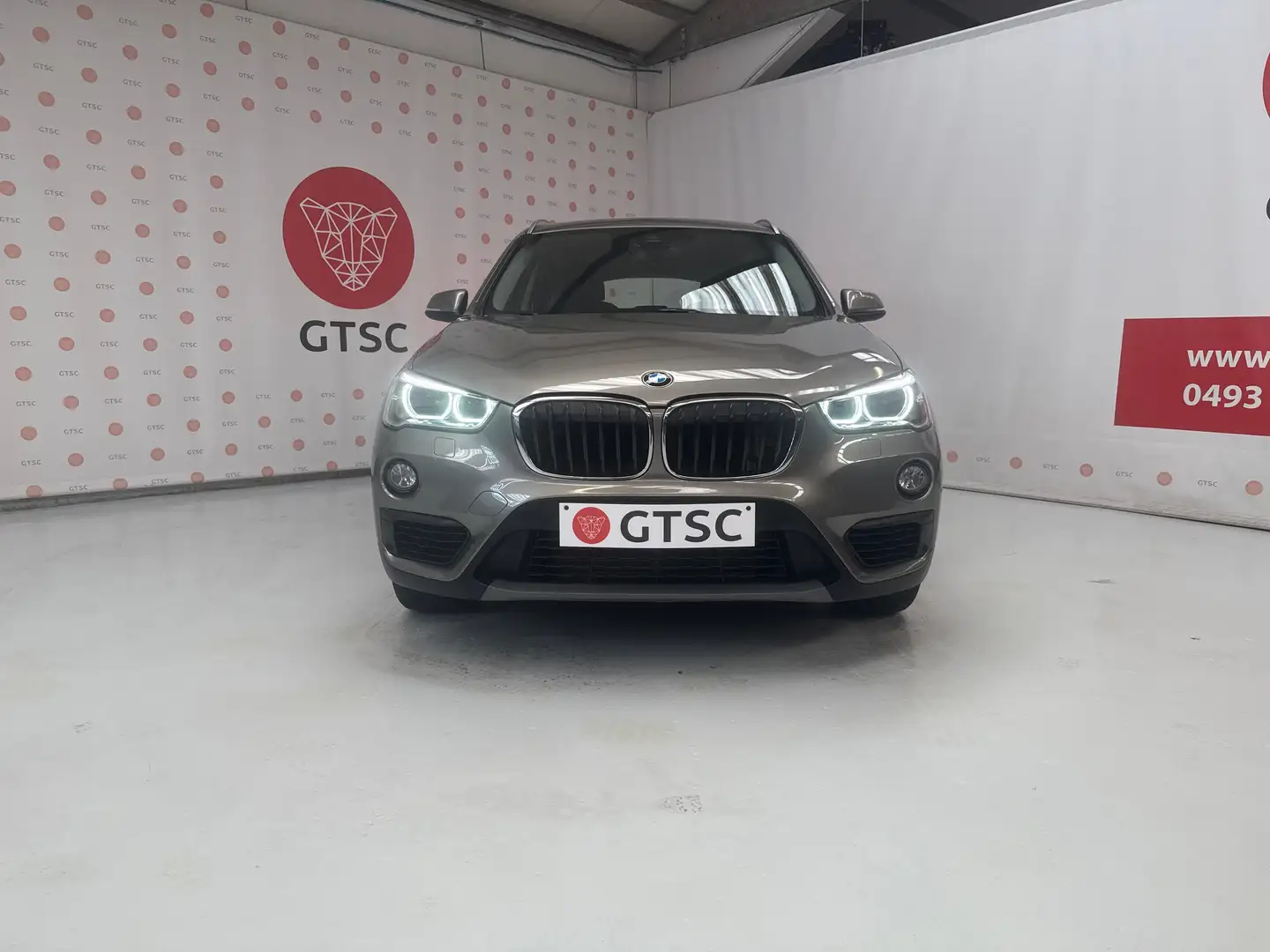BMW X1 sDrive20i Aut. Sport Leder Navi Pts 63000km 141kW Beige - 2