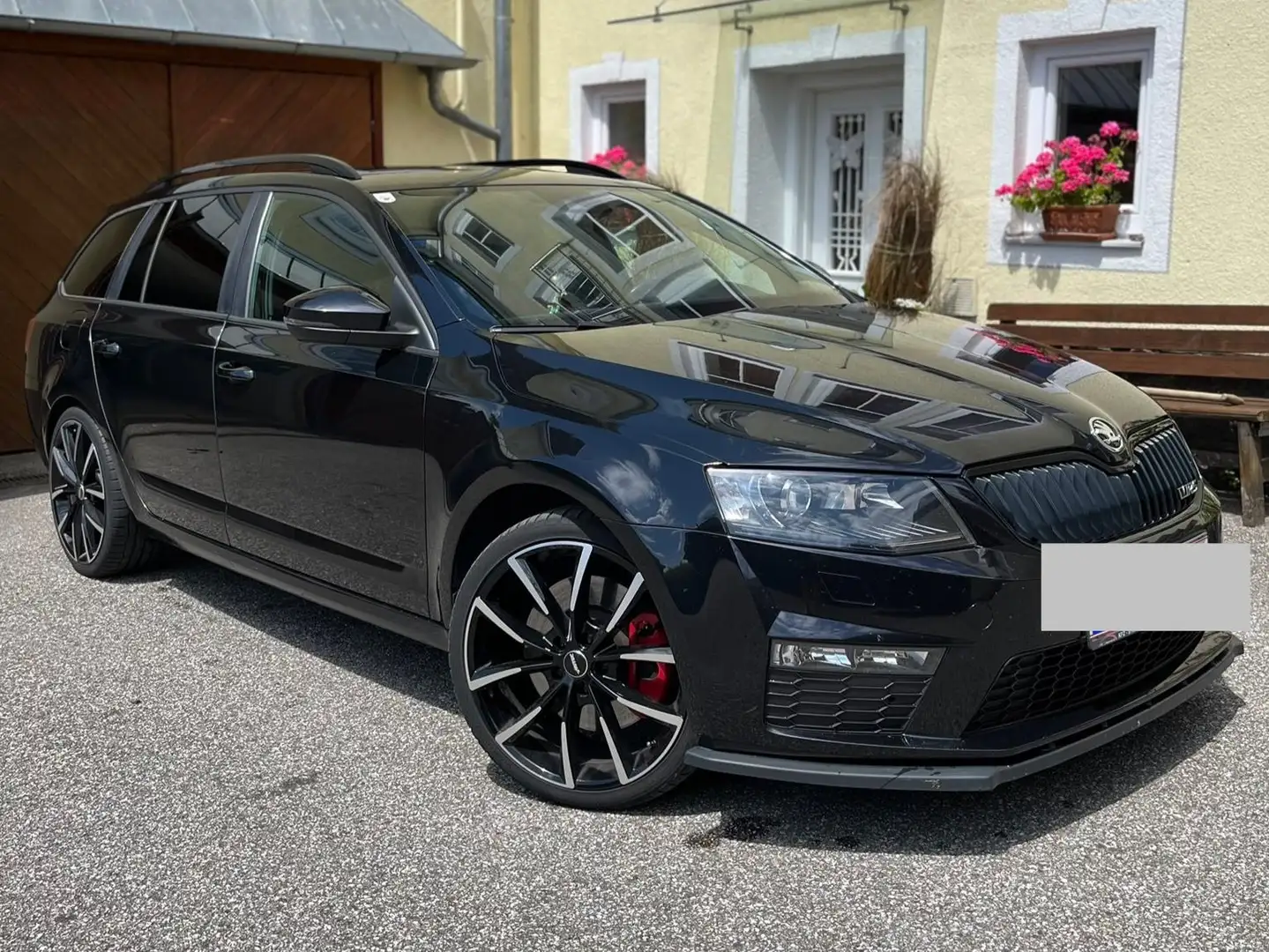 Skoda Octavia Octavia Combi RS 2,0 TDI Green tec DSG RS Schwarz - 2