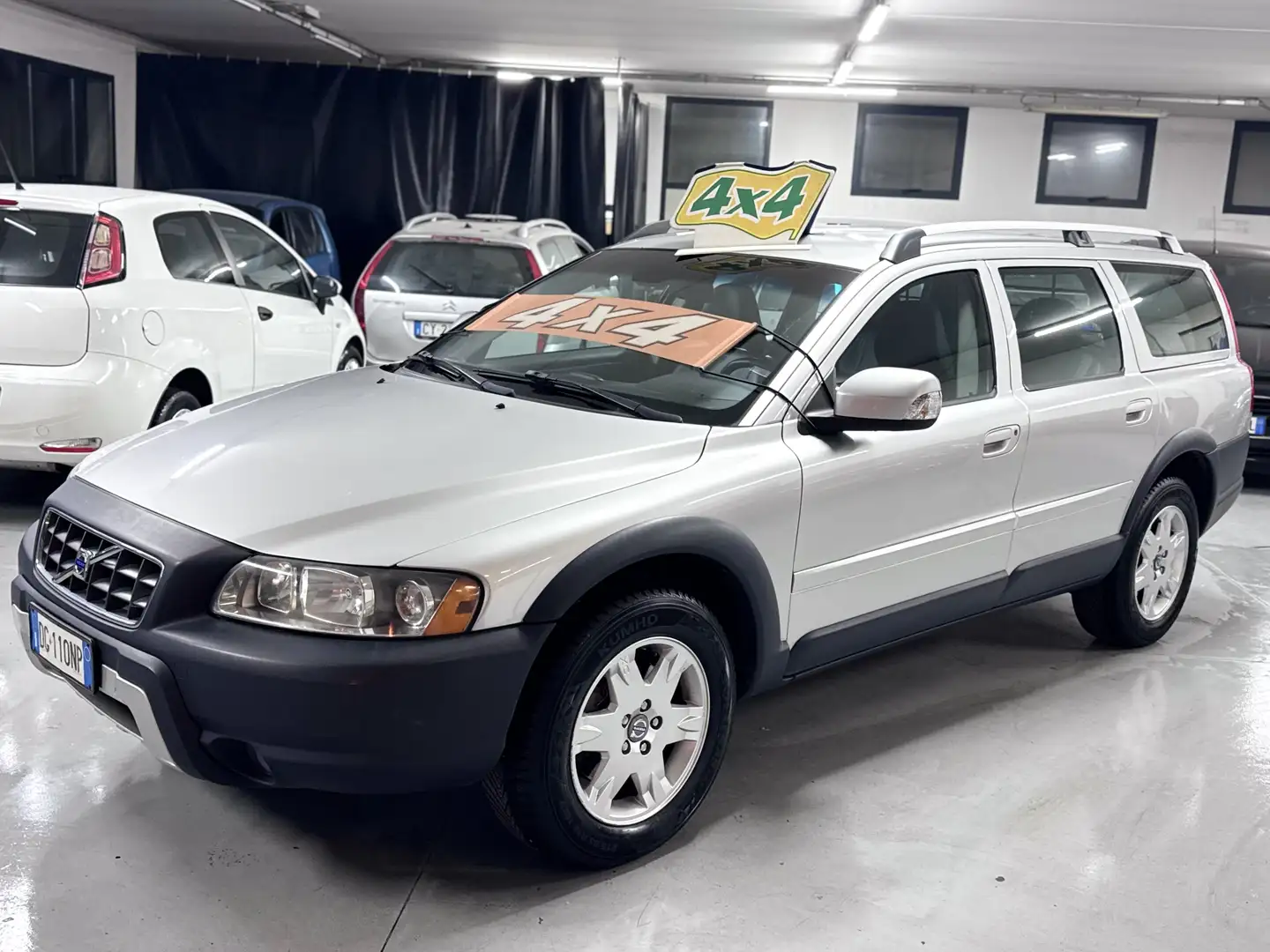 Volvo XC70 2.4 D5 4x4 CROSS COUNTRY 185cv Gris - 1