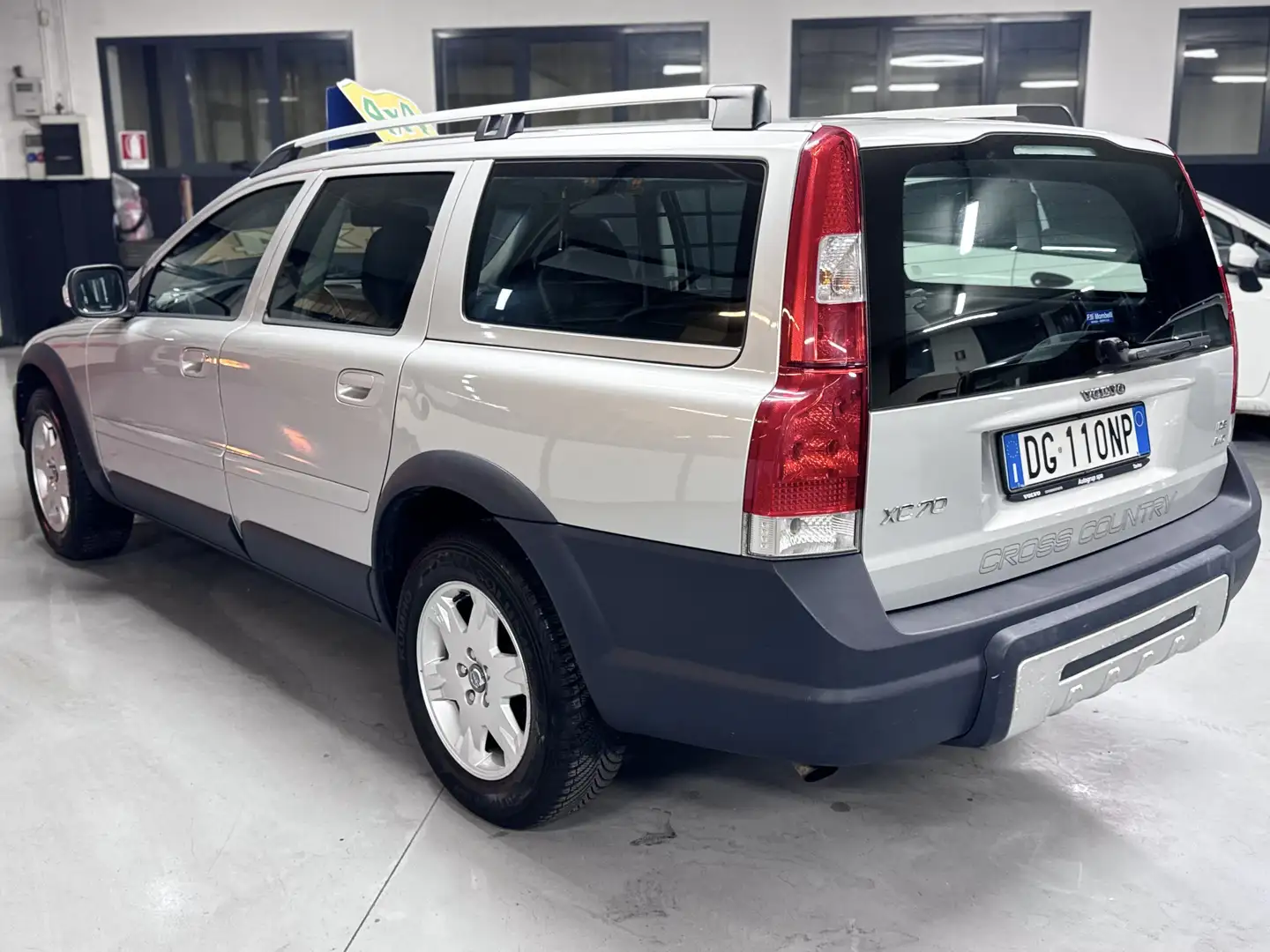 Volvo XC70 2.4 D5 4x4 CROSS COUNTRY 185cv Gris - 2