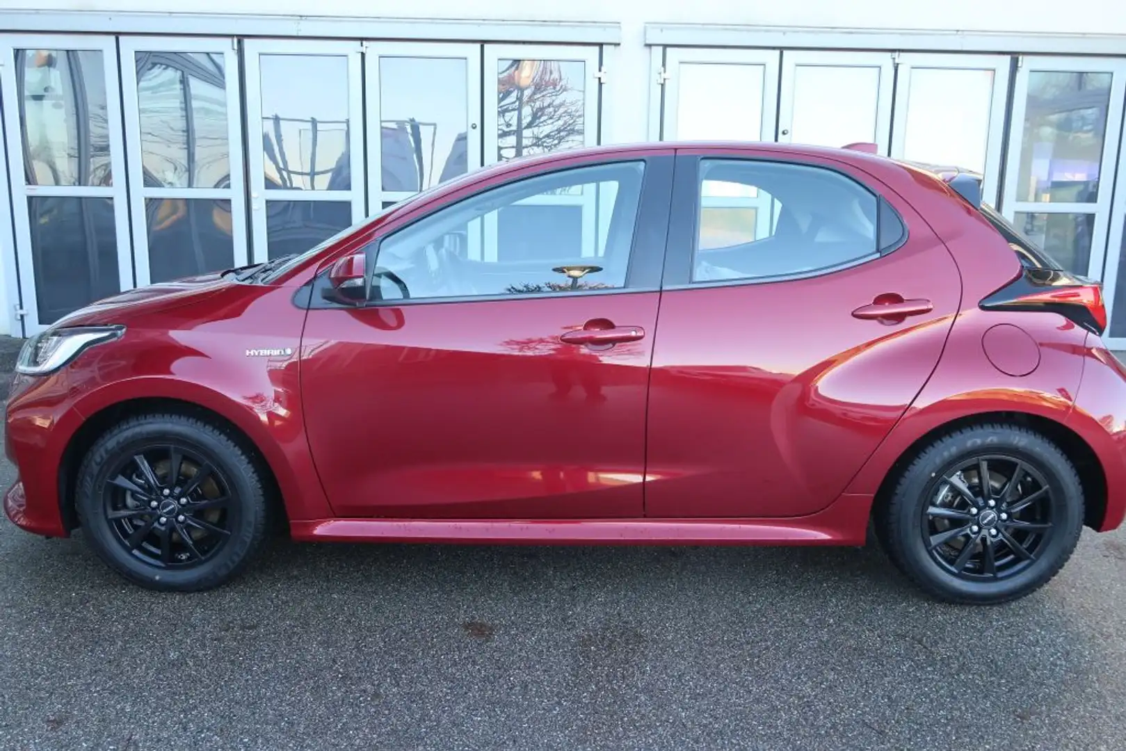 Toyota Yaris Hybrid 1.5 VVT-i Club Rot - 2