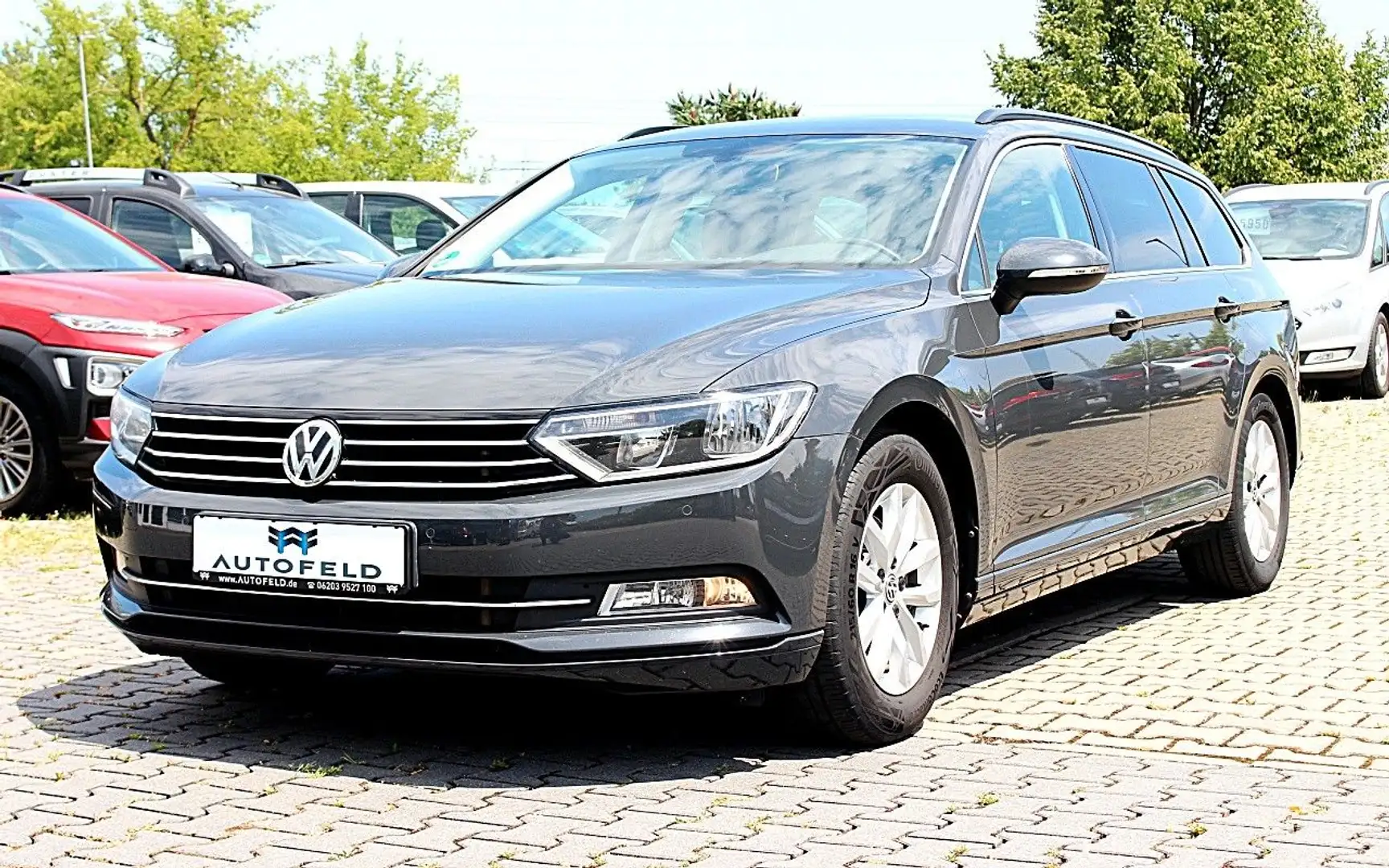 Volkswagen Passat 2.0 TDI/SHEFT/KLIMA/SHZ/AHK/8FACH/PDC/ Grijs - 1