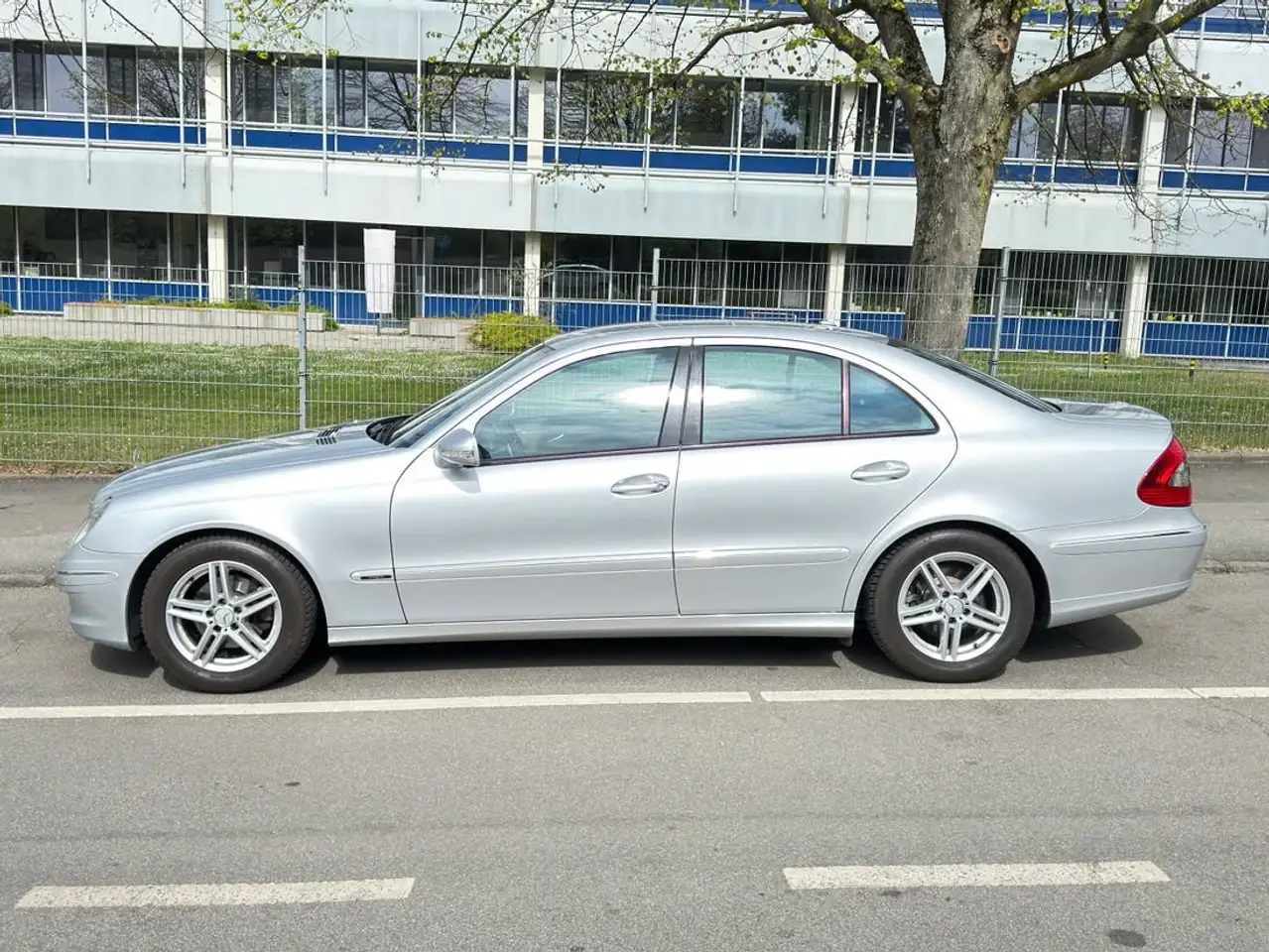 Mercedes-Benz E 200