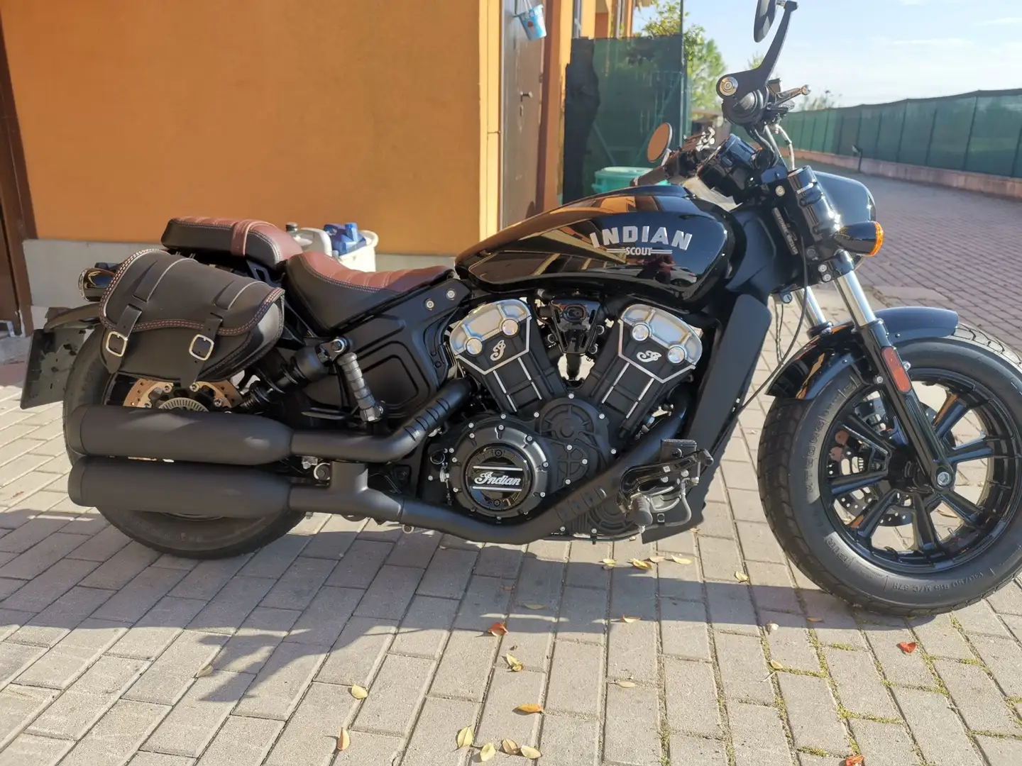 Indian Scout Nero - 2