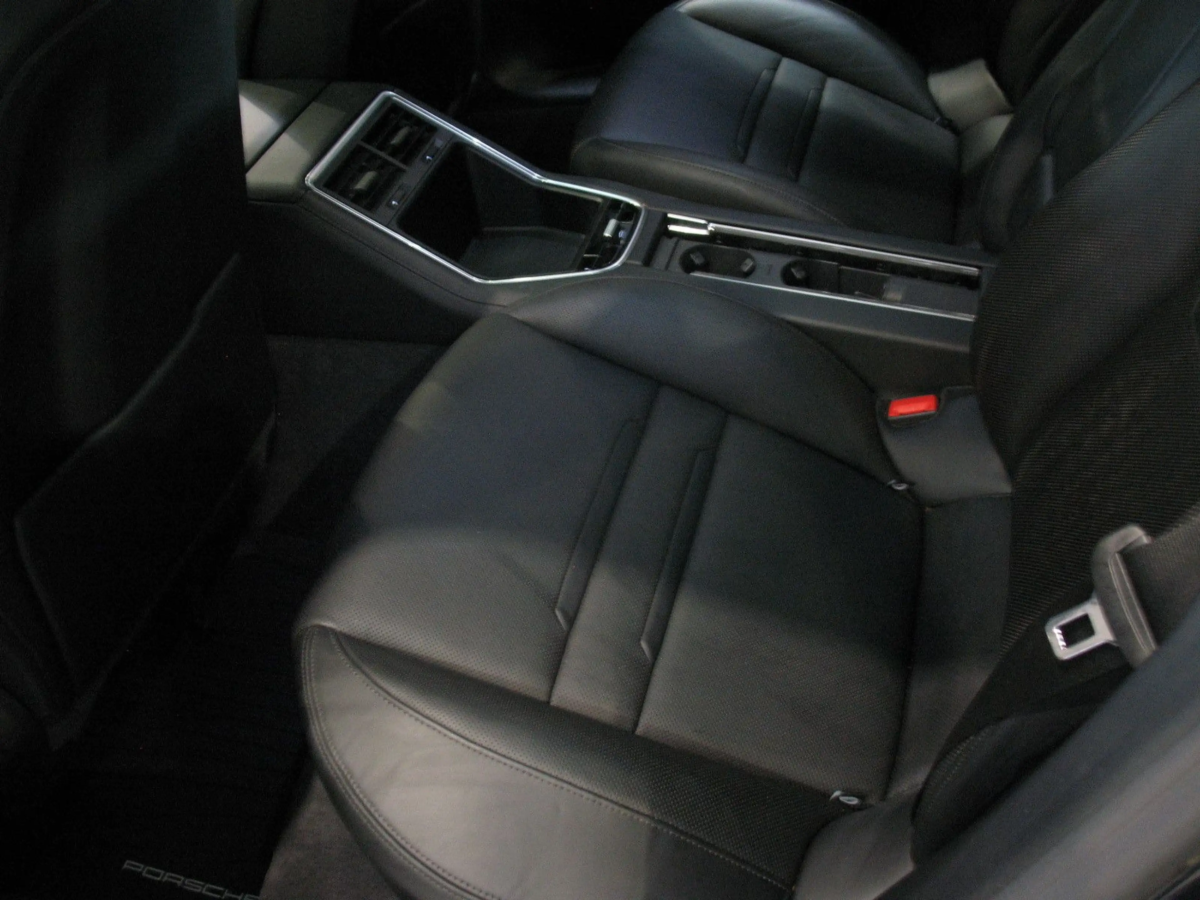 Porsche Panamera 4 *LEDER*PANORAMA*LED*SHD* — photo 11