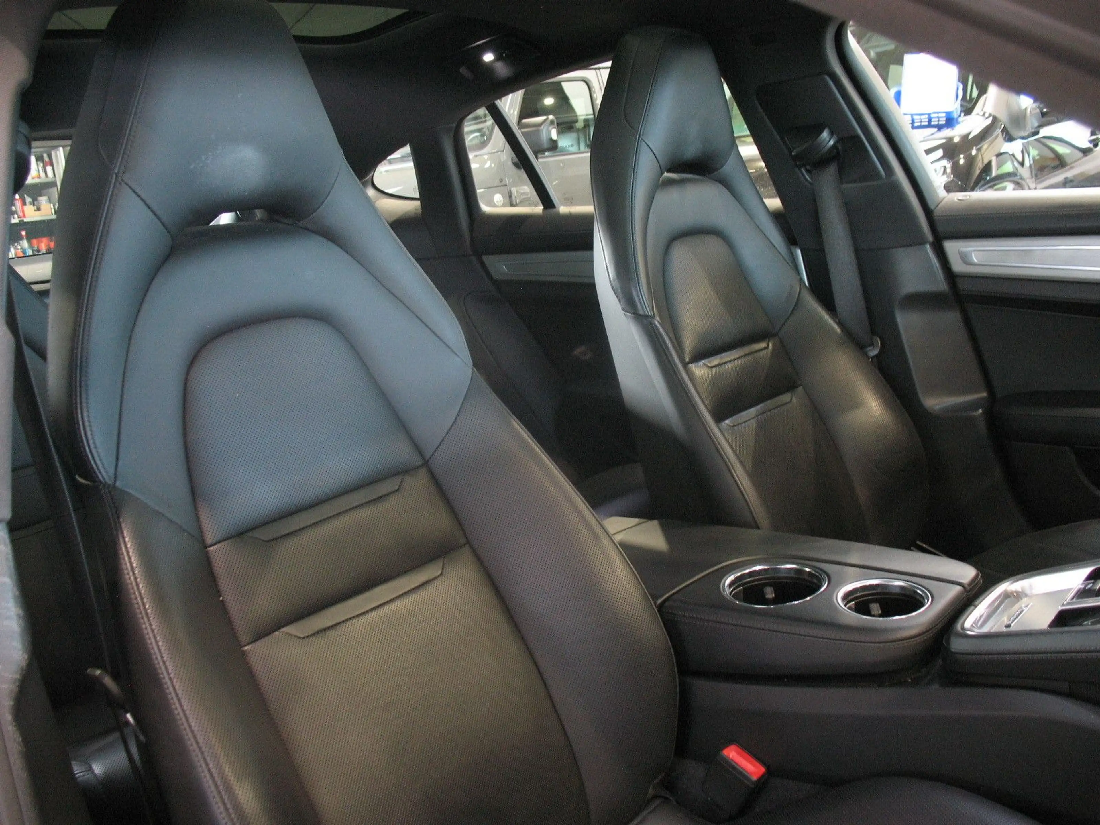Porsche Panamera 4 *LEDER*PANORAMA*LED*SHD* — photo 7
