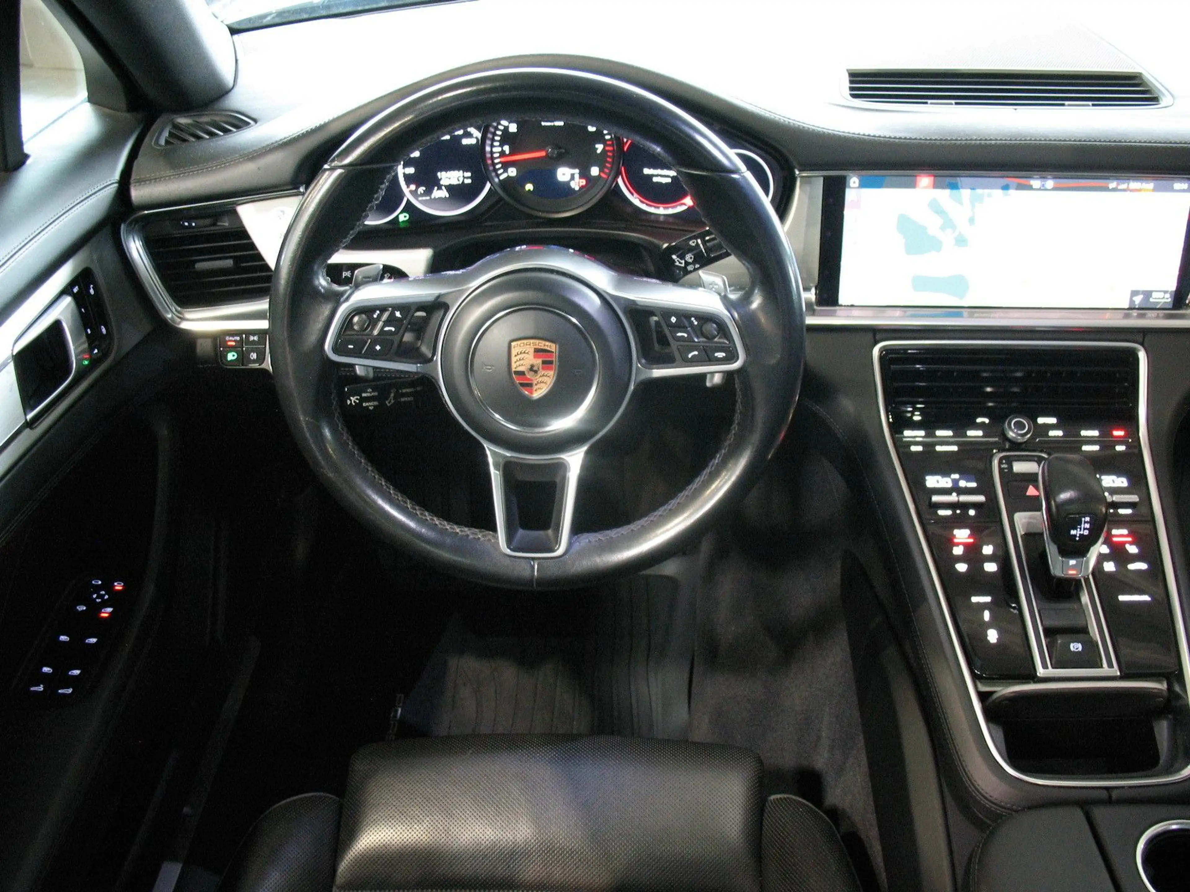 Porsche Panamera 4 *LEDER*PANORAMA*LED*SHD* — photo 14