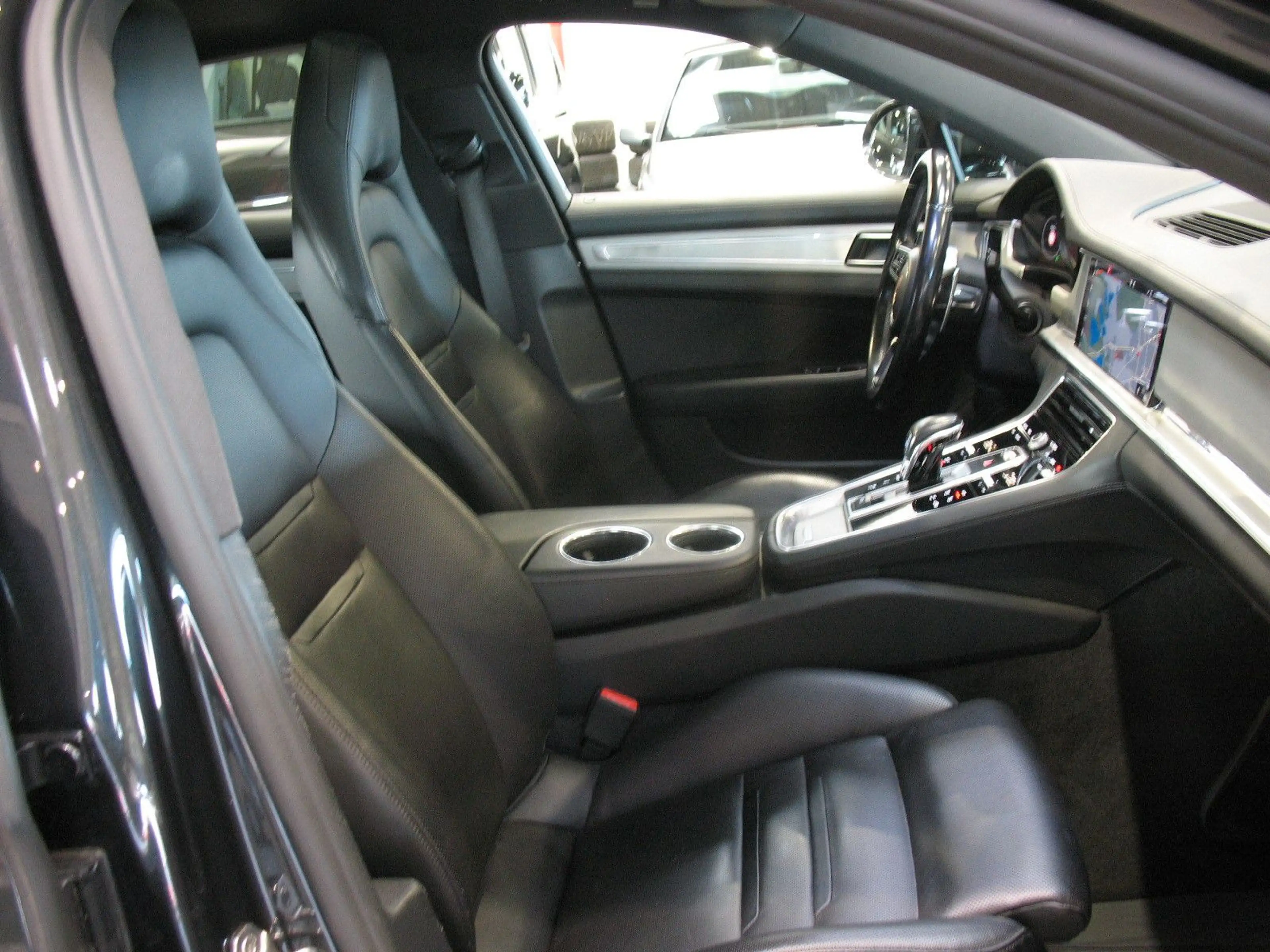 Porsche Panamera 4 *LEDER*PANORAMA*LED*SHD* — photo 8