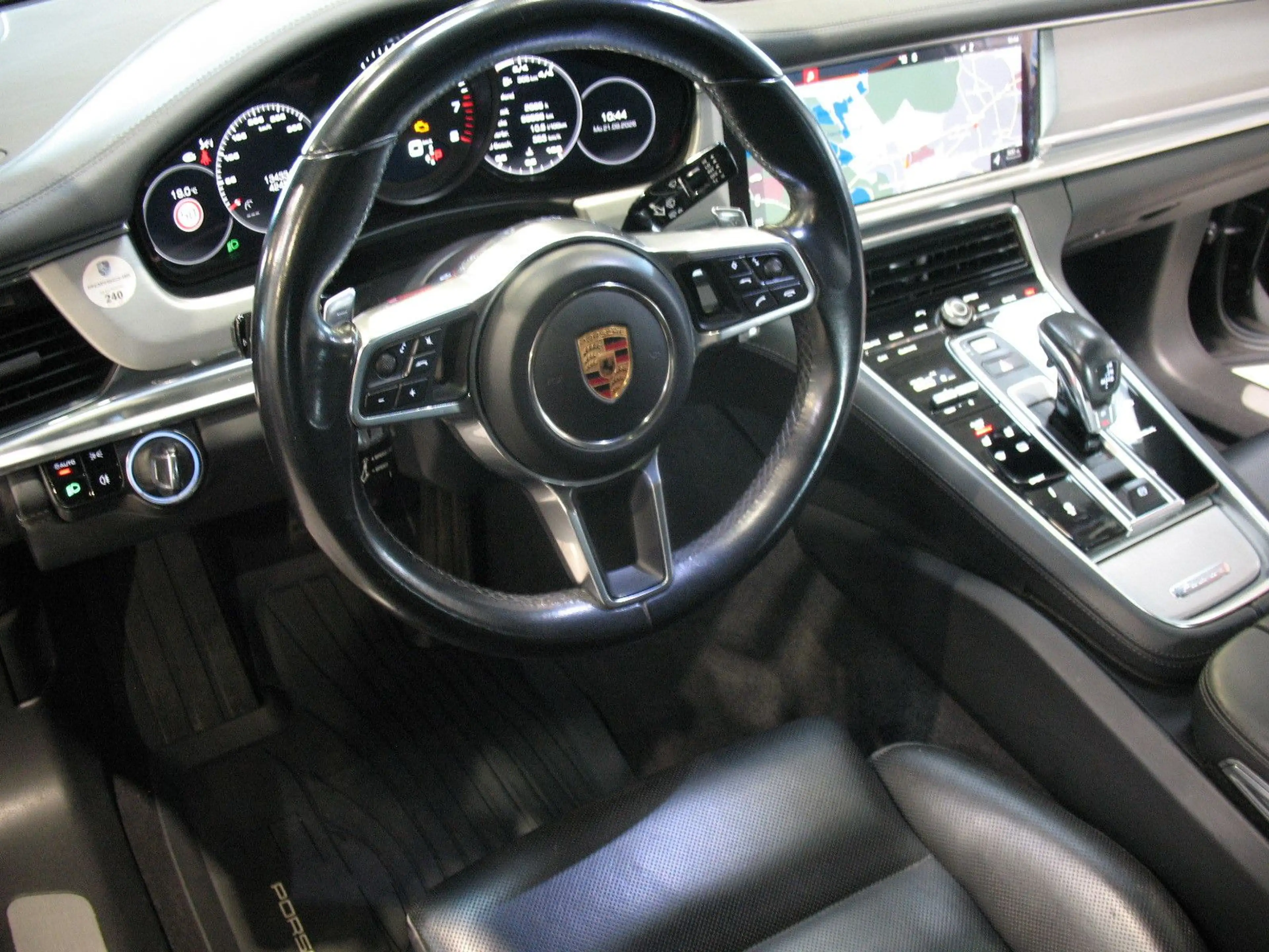 Porsche Panamera 4 *LEDER*PANORAMA*LED*SHD* — photo 13
