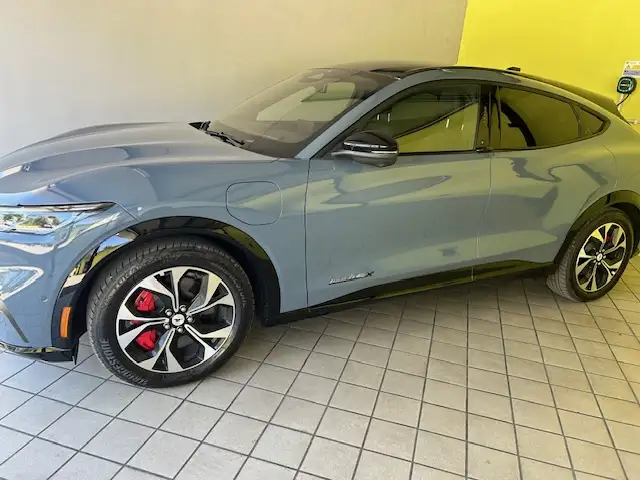 Ford Mustang Mach-E extended range 4x4rwd tetto fotocromato full pelle