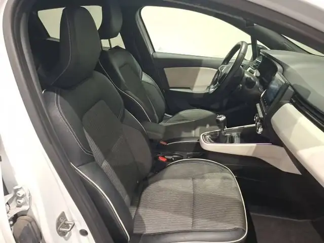 Renault Clio view 8