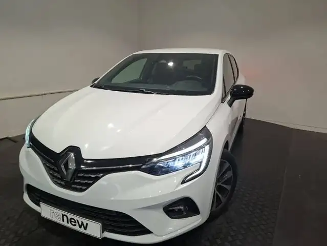 2023 Renault Clio in White for sale