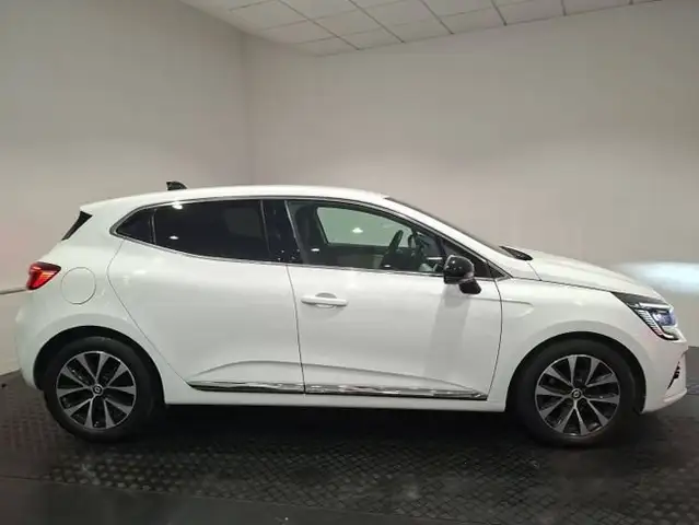 Renault Clio view 2