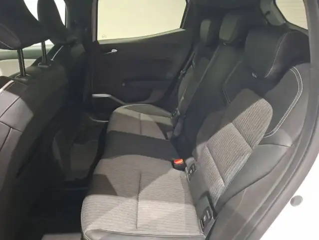 Renault Clio view 9