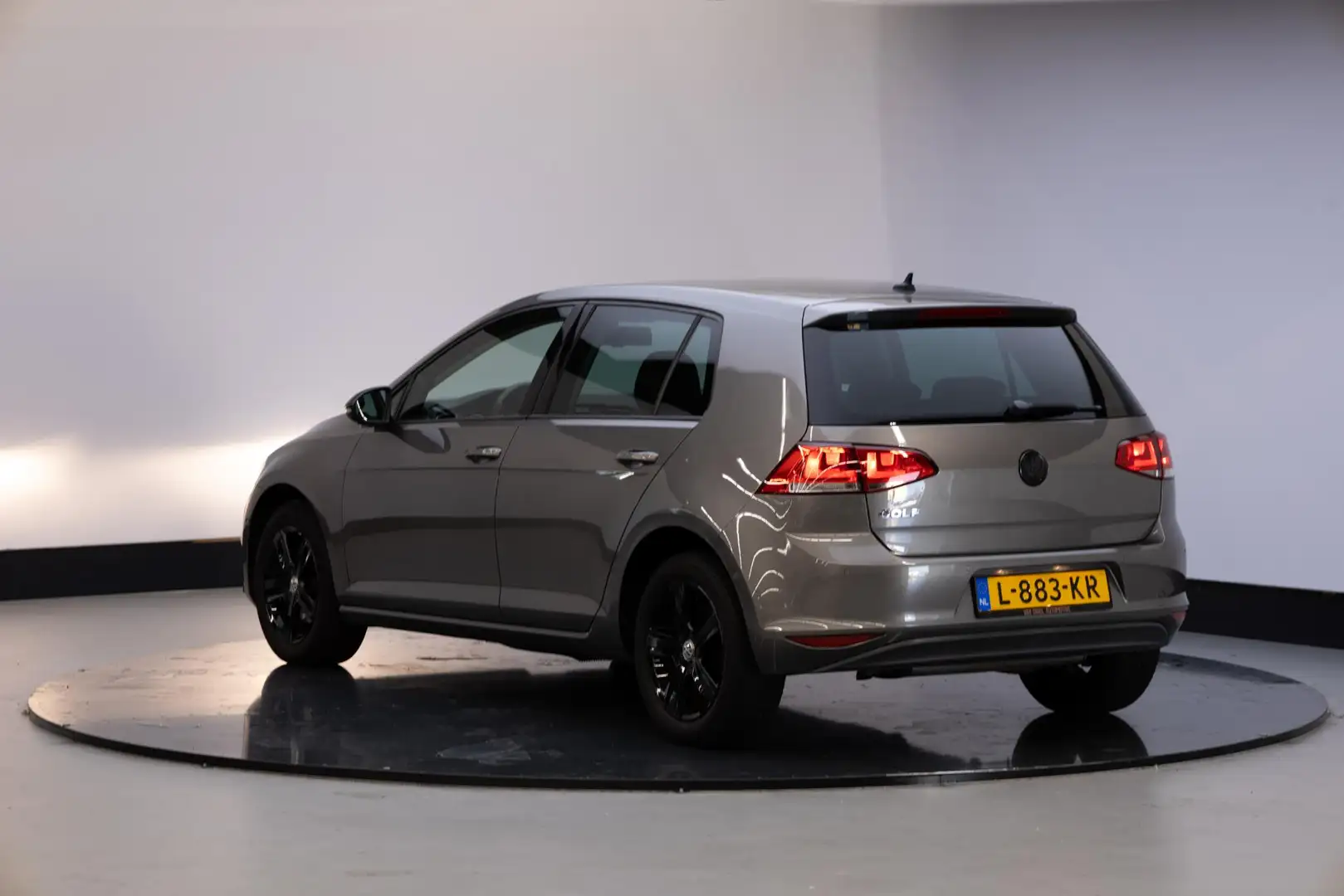 Volkswagen Golf 1.2 TSI Trendline Grijs - 2